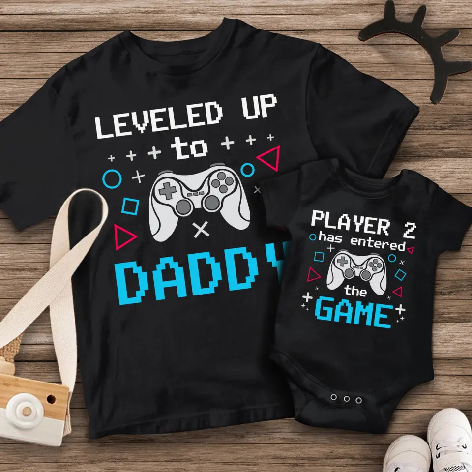 Geschenk zum Vatertag | T-Shirt für Papa individuell gestalten | Auf den Level von Papa aufgestiegen